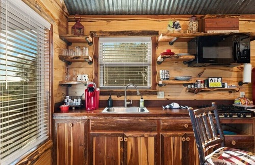 Fredericksburg Cabin | Rockin' R - Shining Star Cabin
