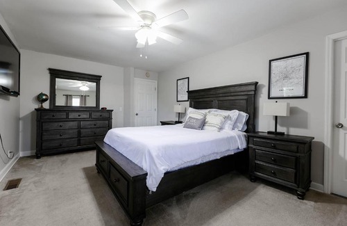 Charlotte Park House | Rockin' West Nashville Retreat - 5 miles from downtown