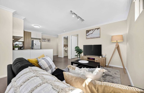 Rockingham Apartment | Rockingham 2BR Escape with Private Balcony