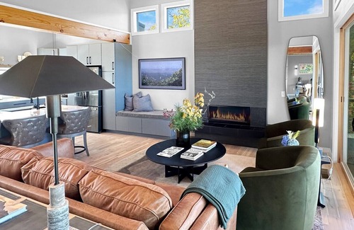 Bryson City Cabin | Rockledge Dragonfly - modern luxury, home theater, and private NOC access