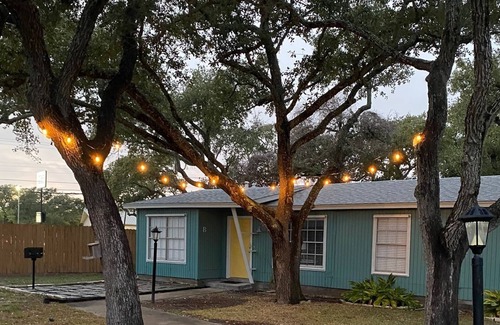Rockport House | Rockport Slam Bungalows - Redfish Unit - 5 min to beach