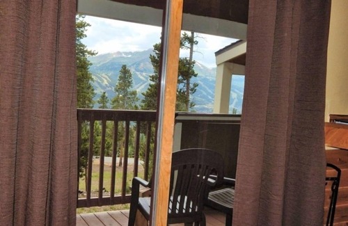 Historic District House | Rockridge Private 2BR Townhouse with Mountain Views