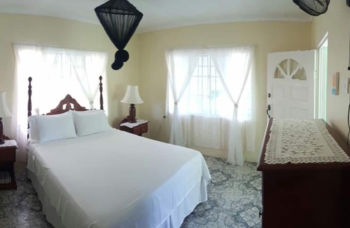 Treasure Beach Villa | Rockside 3 Bedroom Villa On The Beach