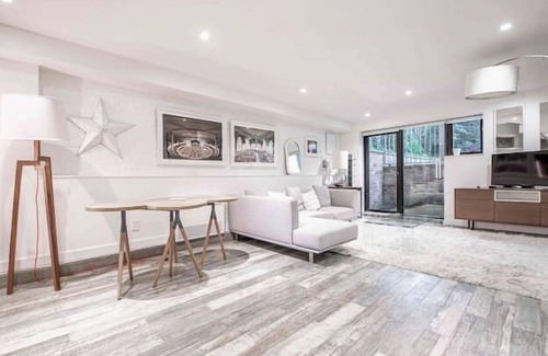 Williamsburg House | Rockwell Place by RoveTravel | 3000+ sqft Townhome