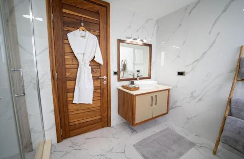 Midlands Villa | Rocky 03 Perebere Beach 100M