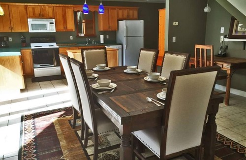 Almond Cabin | Rocky Creek Cottage - Free Railroad Tour + Secluded Cabin + Convenient to