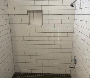 Lynwood Hotel | Rocky Inn Motel