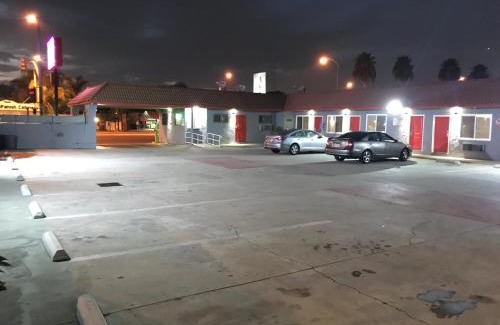 Lynwood Hotel | Rocky Inn Motel