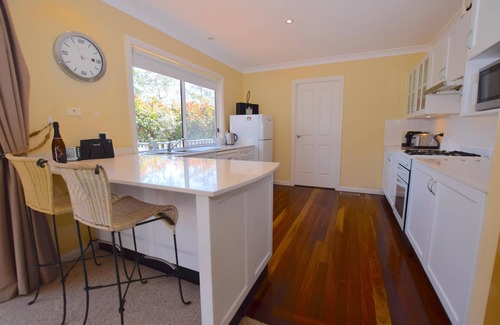 Blackheath House | Rocky Mountain Cottage - Weatherboard Home, 3 Bedroom, 2 Bathroom, Spa Bath, Open Fireplace, Deck, Accessible