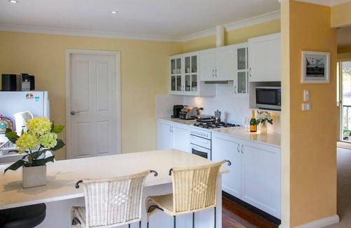 Blackheath House | Rocky Mountain Cottage - Weatherboard Home, 3 Bedroom, 2 Bathroom, Spa Bath, Open Fireplace, Deck, Accessible