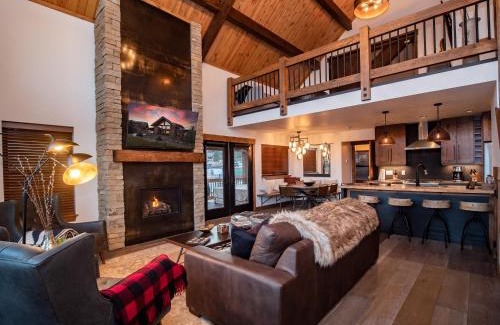 Estes Park House | Rocky Mountain Escape - Steps to Lake Estes, Jacuzzi, Close to Downtown Estes