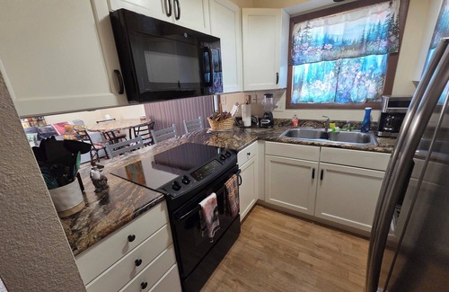 Denver House | "Rocky Mountains Retreat: Skiing, Hiking, Red Rocks, & Casino Fun Await You!"