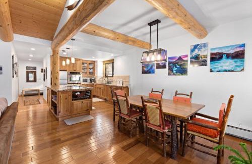 Olympic Valley House | Rocky Point # 14 Palisades Townhome - Ski Shuttle w Tennis!