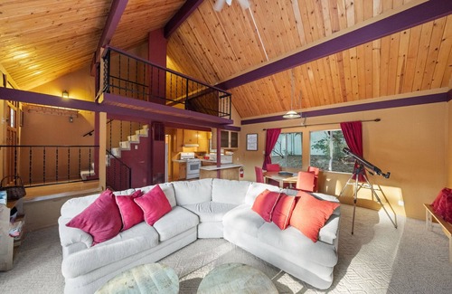 Pine Cove Cabin | Rocky Raccoon: Cabin with Scenic Views and Hot Tub Ideal for a Relaxin