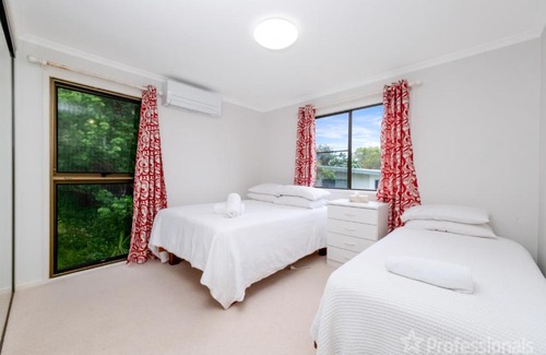 Emu Park House | Rocky Retreat At Emu Park