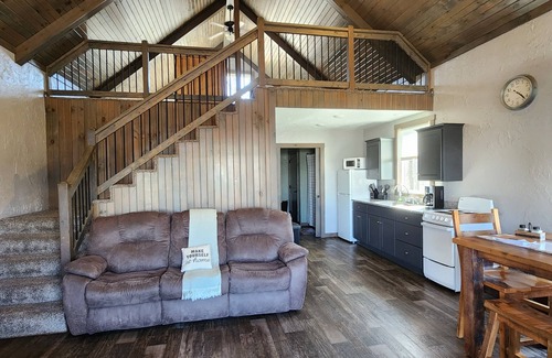 Millersburg Cabin | Rocky Ridge Cabin in Berlin, with hot tub