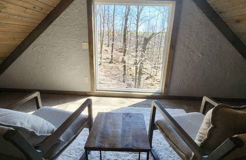 Millersburg Cabin | Rocky Ridge Cabin in Berlin, with hot tub