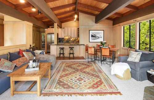 Tahoe City House | Rocky Ridge Retreat | BBQ on Patio w/ HOA Lake & Amenities Access