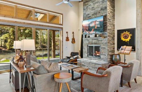 Creede House | Rocky's