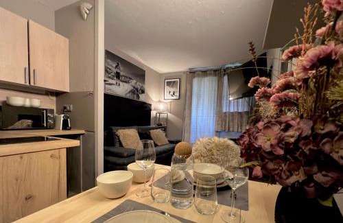 Chamonix City Centre Apartment | Rocky Studio Chamonix Sud
