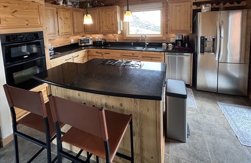 Alpine House | Rocky Top Cabin: Near Alpine and Marfa with views!