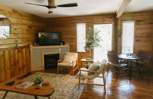 Stanton House | "Rocky Top" - Cozy RRG Cabin off Slade Exit!