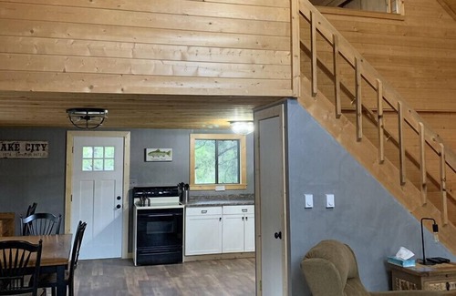 Lake City Cabin | 'Rocky Top' Log Comfort