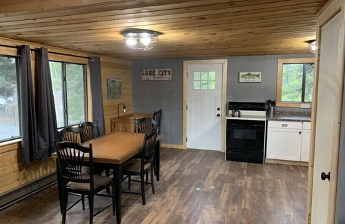 Lake City Cabin | 'Rocky Top' Log Comfort