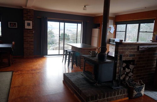 Dalgety House | Rocky Tops - Quiet with amazing views, sleeps 10