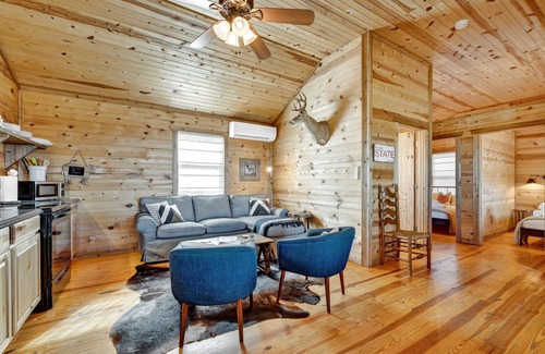 Fredericksburg Cabin | RockyRidge Cabin-Hill Country Views-20 min to Fred