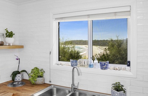 Manyana House | Rockys beach house on the waterfront