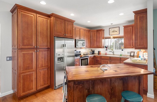 Lake Lure House | Rockytop at Riverbend - Mr Lake Lure Vacation Rentals - WiFi, Firepit, Sleeps 6 Hot Tub