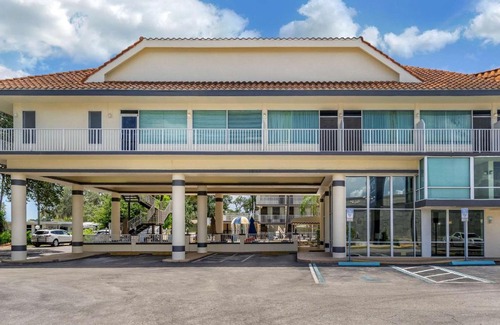 Clearwater Hotel | Rodeway Inn Central Clearwater Beach