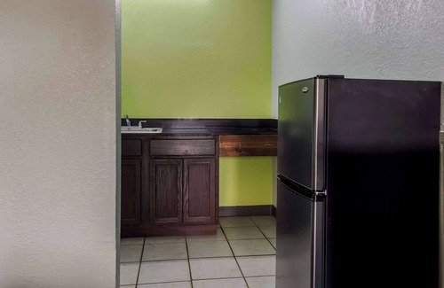Beaumont Hotel | Rodeway Inn Conference Center