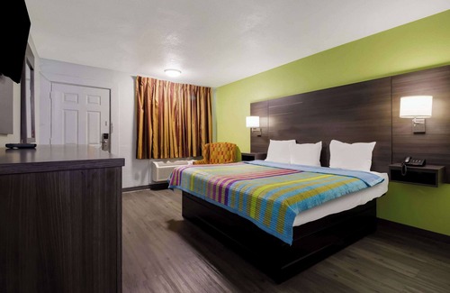 Beaumont Hotel | Rodeway Inn Conference Center