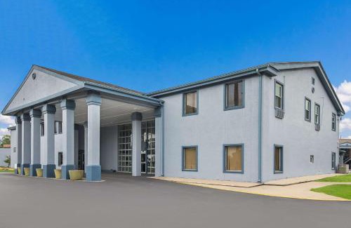 Beaumont Hotel | Rodeway Inn Conference Center