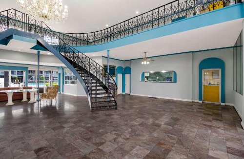 Beaumont Hotel | Rodeway Inn Conference Center