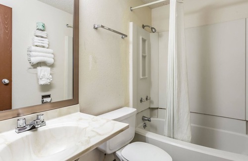 Farmington Hotel | Rodeway Inn Farmington