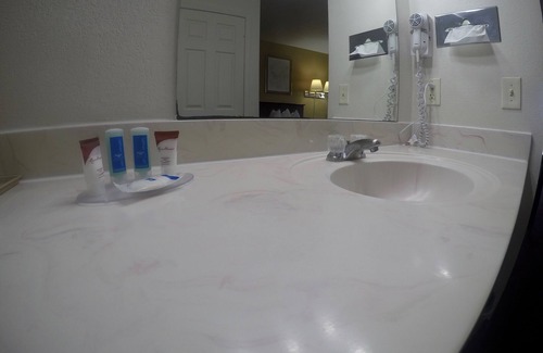 Goddard Hotel | Rodeway Inn Goddard