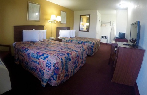 Goddard Hotel | Rodeway Inn Goddard