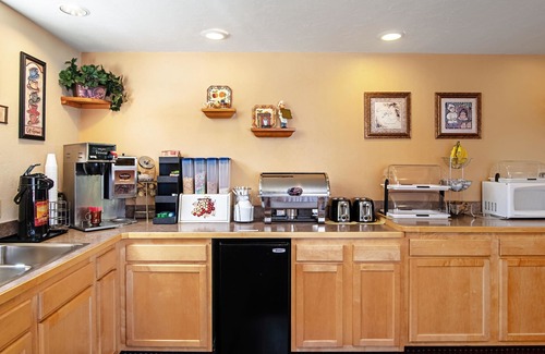 Gunnison Hotel | Rodeway Inn Gunnison - Crested Butte