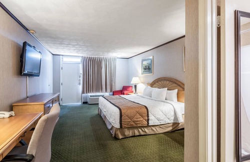 Charles Town Hotel | Rodeway Inn & Suites - Charles Town, WV