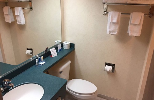 Charles Town Hotel | Rodeway Inn & Suites - Charles Town, WV