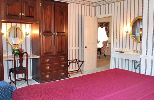 Myerstown Cabin | Rodeway Inn & Suites Myerstown - Lebanon