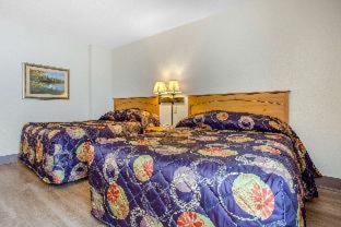 Asheville Hotel | Rodeway Inn & Suites near Outlet Mall - Asheville