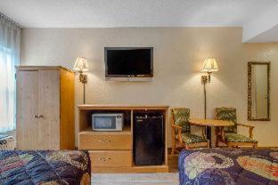 Asheville Hotel | Rodeway Inn & Suites near Outlet Mall - Asheville