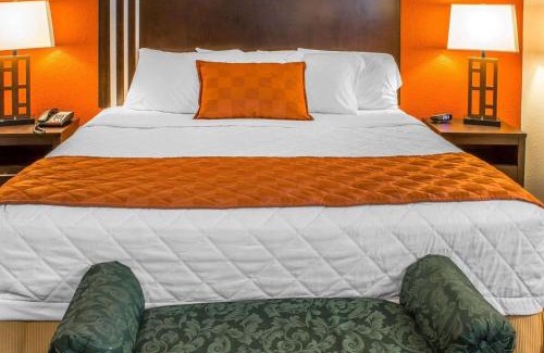 West Okoboji Hotel | Rodeway Inn & Suites near Okoboji Lake