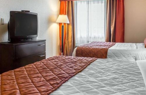 West Okoboji Hotel | Rodeway Inn & Suites near Okoboji Lake