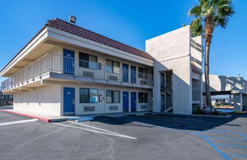 Thousand Palms Hotel | Rodeway Inn & Suites Thousand Palms - Rancho Mirage