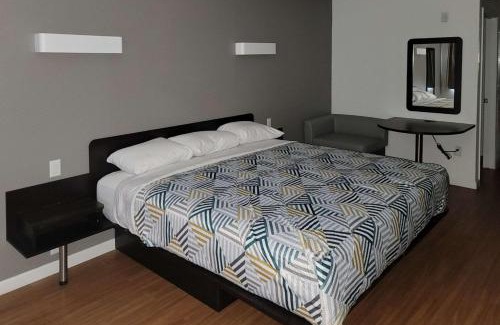 Thousand Palms Hotel | Rodeway Inn & Suites Thousand Palms - Rancho Mirage